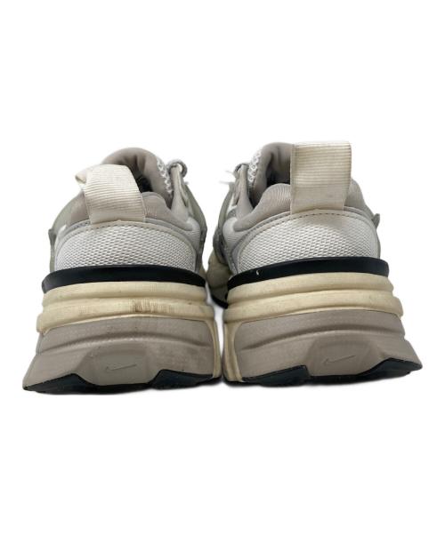 NIKE（ナイキ）NIKE (ナイキ) W V2K RUN シルバー サイズ:23.5㎝の古着・服飾アイテム