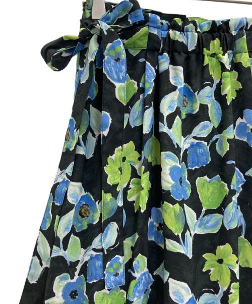 BALLSEY（ボールジィ）BALLSEY (ボールジィ) スプリングフラワープリント アシンメトリータックスカート ブラック サイズ:34の古着・服飾アイテム