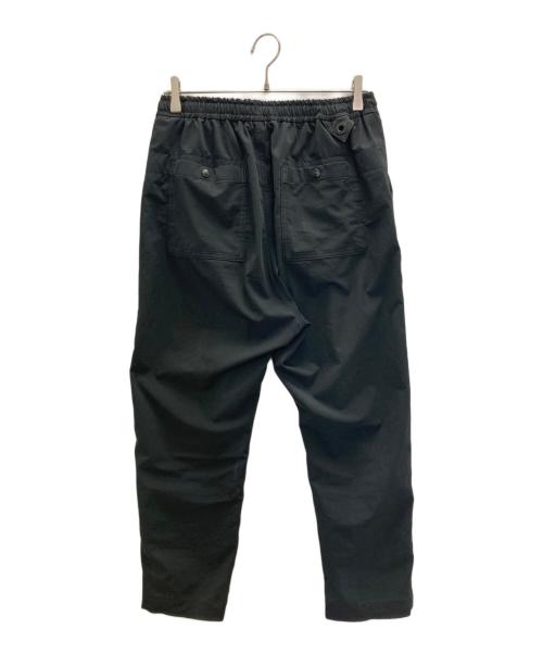 WHITE MOUNTAINEERING（ホワイトマウンテ二アニング）WHITE MOUNTAINEERING (ホワイトマウンテ二アニング) テーパードパンツ ブラックの古着・服飾アイテム