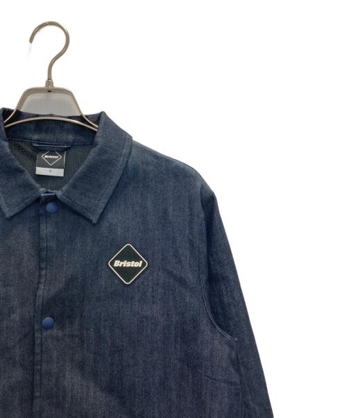 F.C.R.B.（エフシーレアルブリストル）F.C.R.B. (エフシーレアルブリストル) WIDE ARCH LOGO COACHES JACKET インディゴ サイズ:Sの古着・服飾アイテム