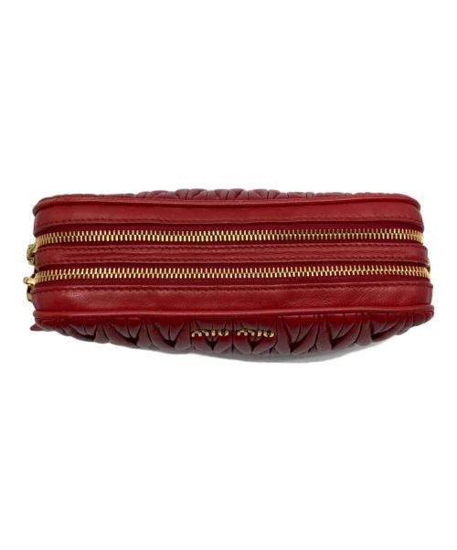 MIU MIU（ミュウミュウ）MIU MIU (ミュウミュウ) マテラッセレザーショルダーポーチ レッドの古着・服飾アイテム