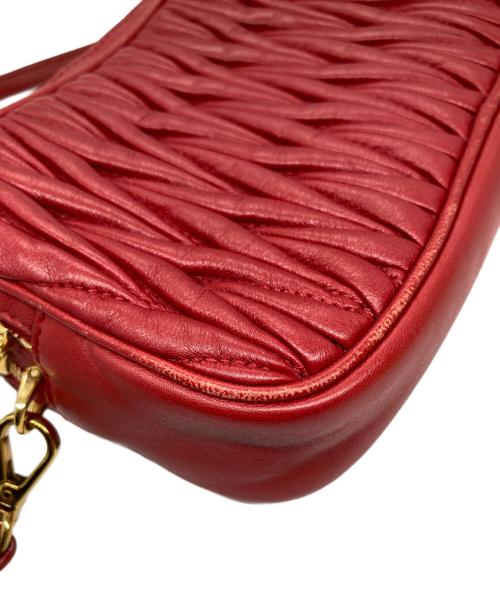 MIU MIU（ミュウミュウ）MIU MIU (ミュウミュウ) マテラッセレザーショルダーポーチ レッドの古着・服飾アイテム