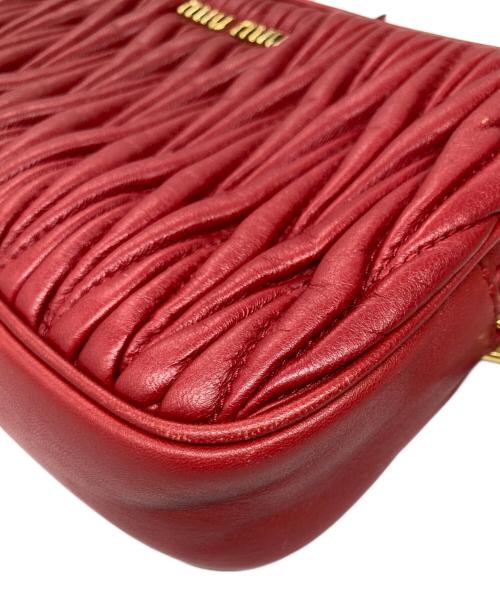 MIU MIU（ミュウミュウ）MIU MIU (ミュウミュウ) マテラッセレザーショルダーポーチ レッドの古着・服飾アイテム