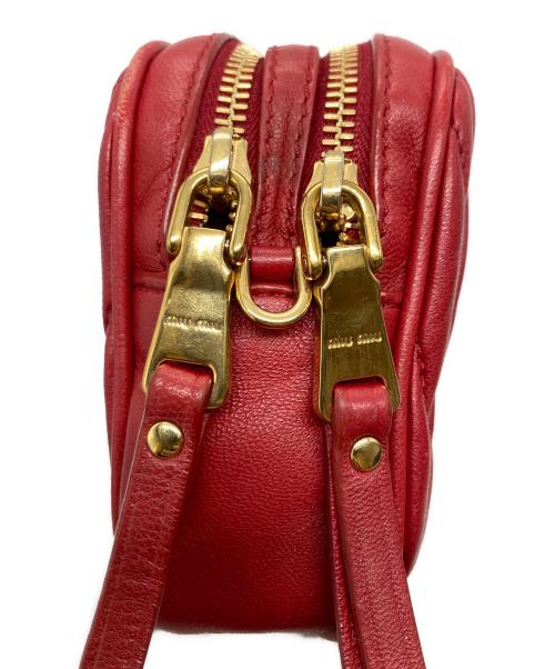 MIU MIU（ミュウミュウ）MIU MIU (ミュウミュウ) マテラッセレザーショルダーポーチ レッドの古着・服飾アイテム