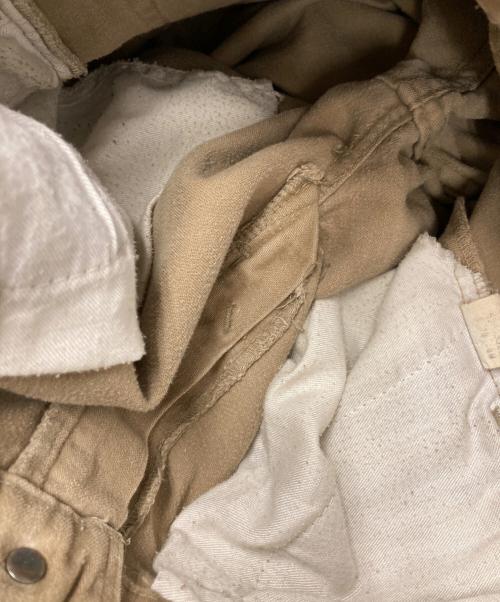 LEVI'S（リーバイス）LEVI'S (リーバイス) センタープレスフレアパンツ ベージュ サイズ:未記載の古着・服飾アイテム