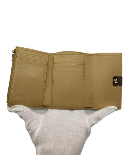 LOEWE（ロエベ）LOEWE (ロエベ) アナグラム トライフォールド ウォレット ベージュの古着・服飾アイテム