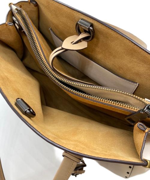 COACH（コーチ）COACH (コーチ) スタッズレザーバッグ ベージュの古着・服飾アイテム