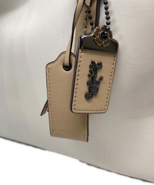 COACH（コーチ）COACH (コーチ) スタッズレザーバッグ ベージュの古着・服飾アイテム