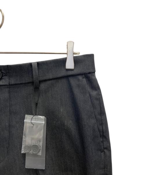 PLST（プラステ）PLST (プラステ) ハイパフォーマンスデニムトラウザーズ グレー サイズ:SIZE L 未使用品の古着・服飾アイテム