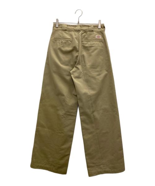 ok.soon（オクスン）ok.soon (オクスン) Dickies (ディッキーズ) コラボ2タックパンツ ベージュ サイズ:Sの古着・服飾アイテム