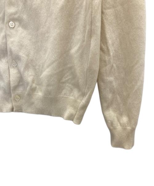 PLAY COMME des GARCONS（プレイコムデギャルソン）PLAY COMME des GARCONS (プレイコムデギャルソン) ハートロゴクルーネックカーディガン ホワイト サイズ:Lの古着・服飾アイテム