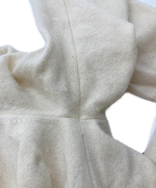 PLAY COMME des GARCONS（プレイコムデギャルソン）PLAY COMME des GARCONS (プレイコムデギャルソン) ハートロゴクルーネックカーディガン ホワイト サイズ:Lの古着・服飾アイテム