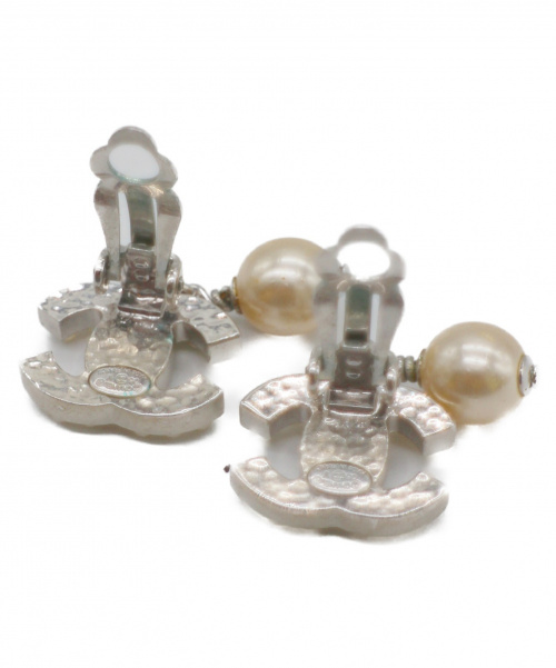 CHANEL（シャネル）CHANEL (シャネル) イヤリング ホワイト×シルバー サイズ:上記参照の古着・服飾アイテム