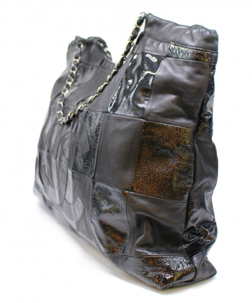 CHANEL（シャネル）CHANEL (シャネル) チェーンショルダーパッチワークパテント×レザートートーバッグ ブラック ココカバス 11823541の古着・服飾アイテム
