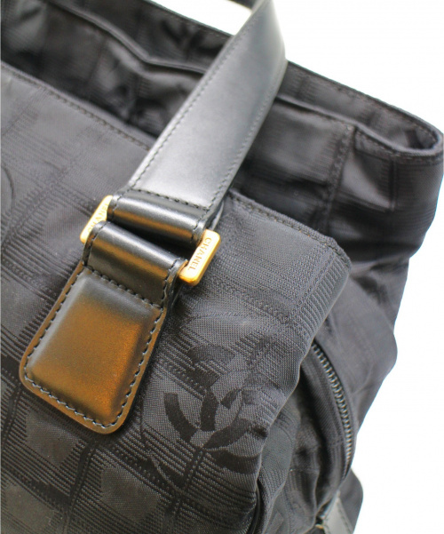 CHANEL（シャネル）CHANEL (シャネル) ココチャーム付きハンドバッグ ブラック ニュートラベルライン 10551904の古着・服飾アイテム