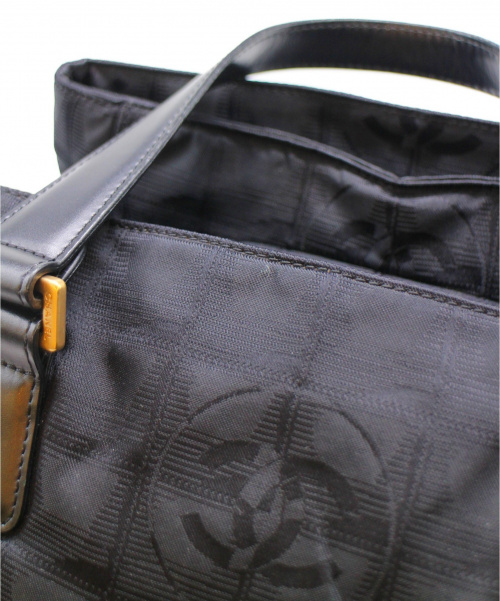 CHANEL（シャネル）CHANEL (シャネル) ココチャーム付きハンドバッグ ブラック ニュートラベルライン 10551904の古着・服飾アイテム