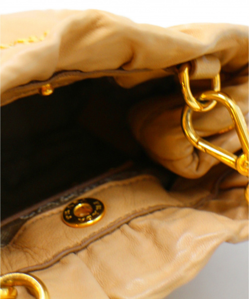 PRADA（プラダ）PRADA (プラダ) 巾着型レザーポシェット アイボリー 7の古着・服飾アイテム