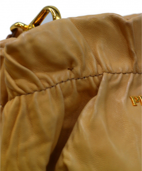 PRADA（プラダ）PRADA (プラダ) 巾着型レザーポシェット アイボリー 7の古着・服飾アイテム