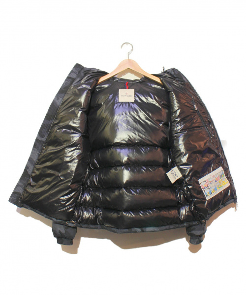 MONCLER（モンクレール）MONCLER (モンクレール) ダウンジャケット グレー×ブラック サイズ:2 カモフラージュ柄の古着・服飾アイテム