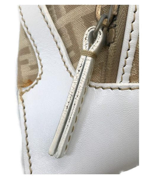 FENDI（フェンディ）FENDI (フェンディ) ハンドバッグ ベージュ ズッカ 2373-8BR464-LPM-058の古着・服飾アイテム