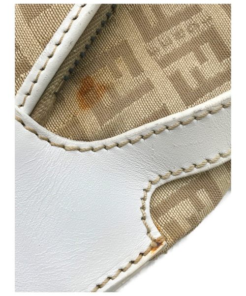 FENDI（フェンディ）FENDI (フェンディ) ハンドバッグ ベージュ ズッカ 2373-8BR464-LPM-058の古着・服飾アイテム