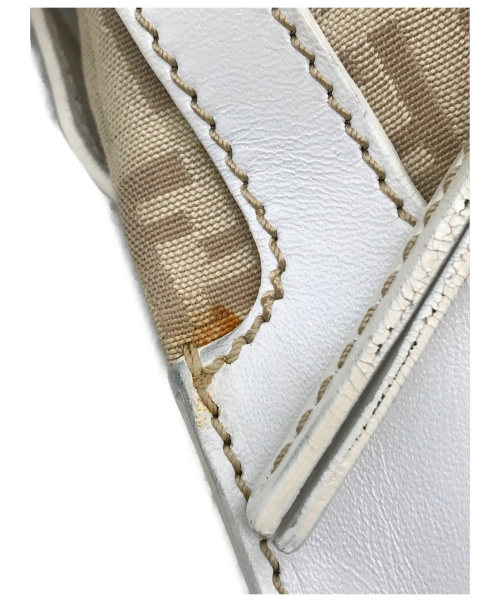 FENDI（フェンディ）FENDI (フェンディ) ハンドバッグ ベージュ ズッカ 2373-8BR464-LPM-058の古着・服飾アイテム