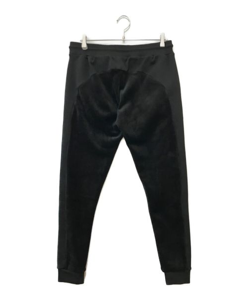 1piu1uguale3（ウノピュウノウグァーレトレ）1piu1uguale3 (ウノ ピゥ ウノ ウグァーレ トレ) ヘビーベロアジョガーパンツ ブラック サイズ:Lの古着・服飾アイテム