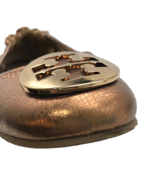 TORY BURCH（トリーバーチ）TORY BURCH (トリーバーチ) フラットシューズ ゴールド サイズ:6の古着・服飾アイテム