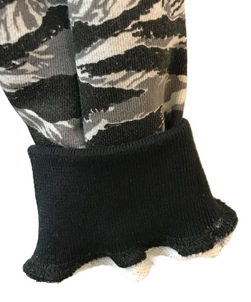 EXAMPLE GOD BLESS YOU（イグザンプル ゴッド ブレス ユー）EXAMPLE GOD BLESS YOU (イグザンプル ゴッド ブレス ユー)   タイガーカモプルオーバーパーカー ブラック×グレー サイズ:LARGEの古着・服飾アイテム