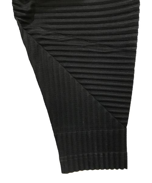HOMME PLISSE ISSEY MIYAKE（オム プリッセ イッセイ ミヤケ）HOMME PLISSE ISSEY MIYAKE (オムプリッセ イッセイ ミヤケ) プリーツカーディガン ブラック サイズ:2の古着・服飾アイテム