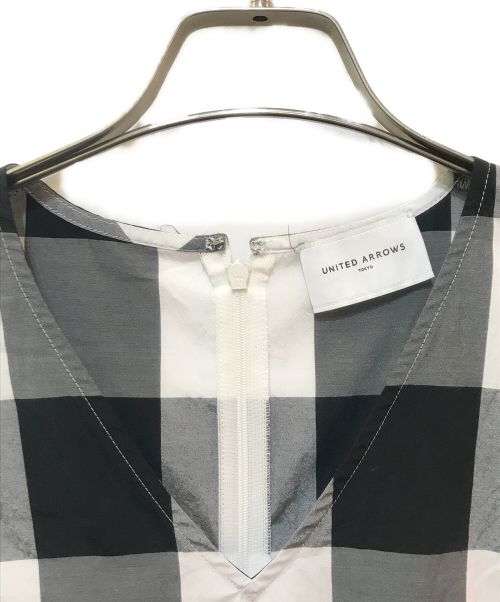 UNITED ARROWS TOKYO（ユナイテッドアローズトウキョウ）UNITED ARROWS TOKYO (ユナイテッドアローズトウキョウ) FABRICA Ｖネック ワンピース ホワイト×ブラック サイズ:36の古着・服飾アイテム