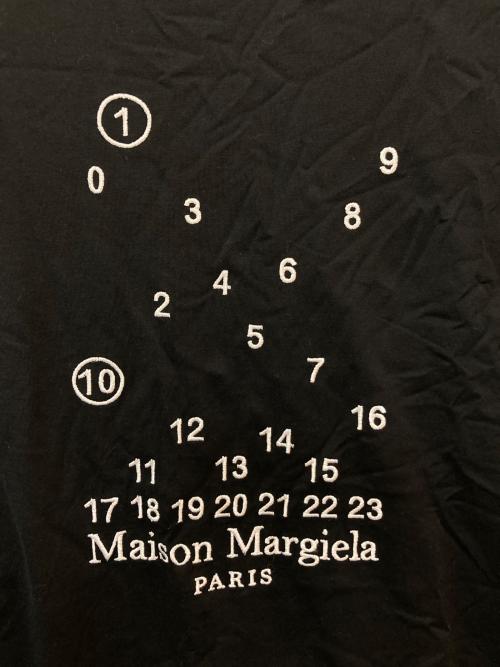 Maison Margiela（メゾンマルジェラ）Maison Margiela (メゾンマルジェラ) カレンダーグラフィックロゴTシャツ　S50GC0684 ブラック サイズ:Lの古着・服飾アイテム