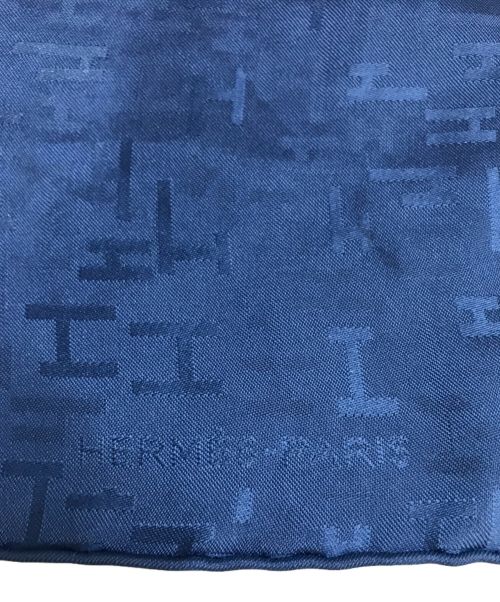 HERMES（エルメス）HERMES (エルメス) グランドH シルクポケットチーフ ブルーの古着・服飾アイテム