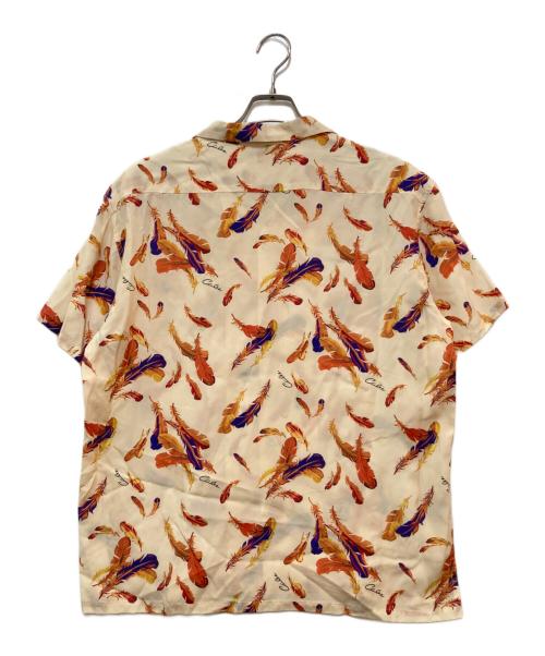 CALEE（キャリー）CALEE (キャリー) ALLOVER FEATHER PATTERN S/S SHIRT アイボリー サイズ:Mの古着・服飾アイテム