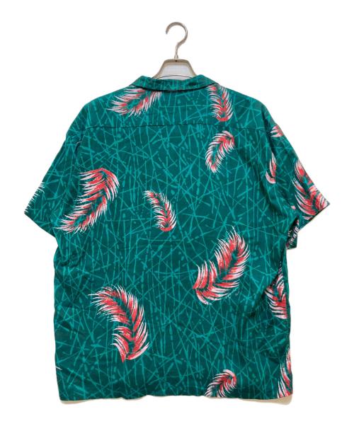 CALEE（キャリー）CALEE (キャリー) ALLOVER FEATHER PATTERN S/S SHIRT グリーン サイズ:LARGEの古着・服飾アイテム