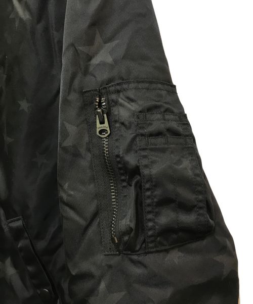 CALEE（キャリー）CALEE (キャリー) ALLOVER STAR PATTERN MA-1 TYPE JACKET ブラック サイズ:LARGEの古着・服飾アイテム