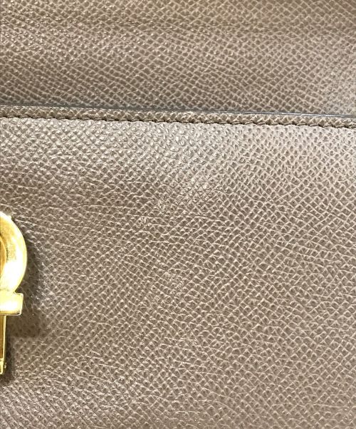 Salvatore Ferragamo（サルヴァトーレ フェラガモ）Salvatore Ferragamo (サルヴァトーレ フェラガモ) ガンチーニロングウォレット ベージュの古着・服飾アイテム