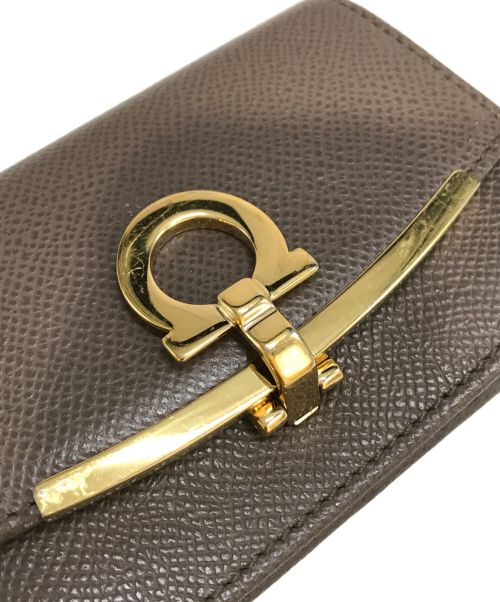 Salvatore Ferragamo（サルヴァトーレ フェラガモ）Salvatore Ferragamo (サルヴァトーレ フェラガモ) ガンチーニカードケース ベージュの古着・服飾アイテム