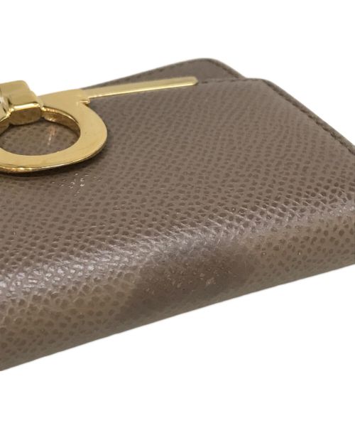 Salvatore Ferragamo（サルヴァトーレ フェラガモ）Salvatore Ferragamo (サルヴァトーレ フェラガモ) ガンチーニカードケース ベージュの古着・服飾アイテム