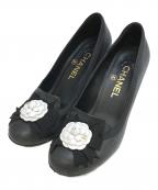 CHANELシャネル）の古着「カメリア パンプス　G29489」｜ブラック