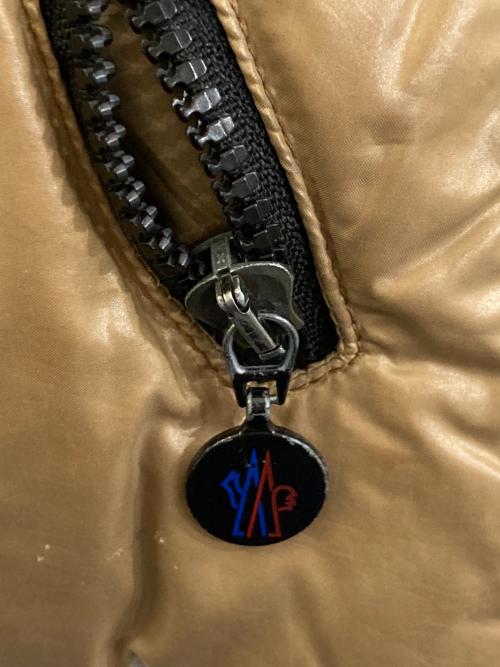 MONCLER（モンクレール）MONCLER (モンクレール) BADIAダウンジャケット ベージュ サイズ:サイズ表記なしの古着・服飾アイテム