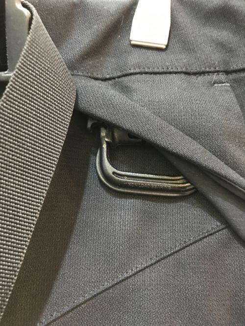 ACRONYM（アクロニウム）ACRONYM (アクロニウム) COTTON WEB BELT VENT PANTS　P55-KI ブラック サイズ:Ｍの古着・服飾アイテム