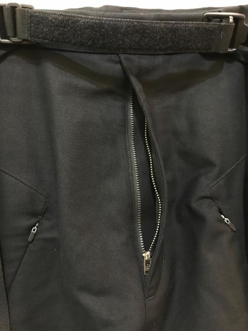 ACRONYM（アクロニウム）ACRONYM (アクロニウム) COTTON WEB BELT VENT PANTS　P55-KI ブラック サイズ:Ｍの古着・服飾アイテム