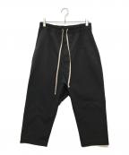 RICK OWENSリックオウエンス）の古着「Drawstring Cropped Trousers　RU17F8381-MU」｜ブラック