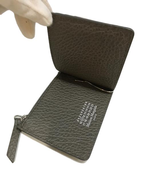 Maison Margiela（メゾンマルジェラ）Maison Margiela (メゾンマルジェラ) グレインレザー マネークリップ付き 二つ折り 財布　SA1UI0022 P4455 グレーの古着・服飾アイテム