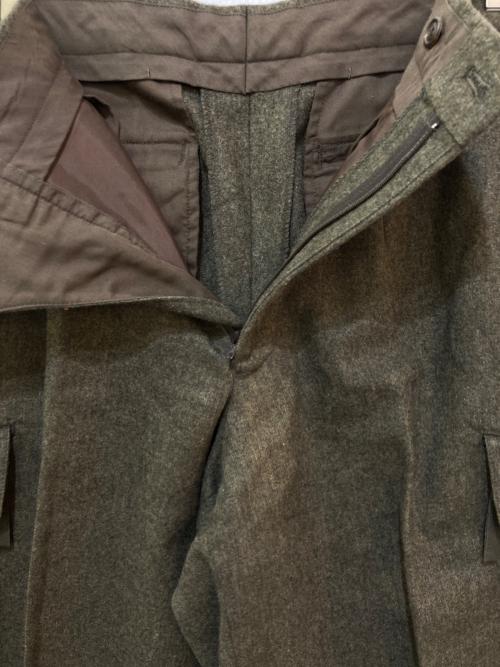 ISSEY MIYAKE（イッセイミヤケ）ISSEY MIYAKE (イッセイミヤケ) ウールパンツ　ME93-FF593 オリーブ サイズ:不明(実寸をご参照下さい)の古着・服飾アイテム