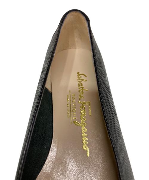 Salvatore Ferragamo（サルヴァトーレ フェラガモ）Salvatore Ferragamo (サルヴァトーレ フェラガモ) ヴァラリボンパンプス ブラック サイズ:6 1/2の古着・服飾アイテム