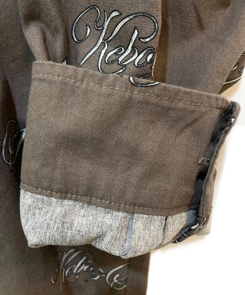 KEBOZ（ケボズ）KEBOZ (ケボズ) 総ロゴシャツ ブラウン サイズ:LARGEの古着・服飾アイテム