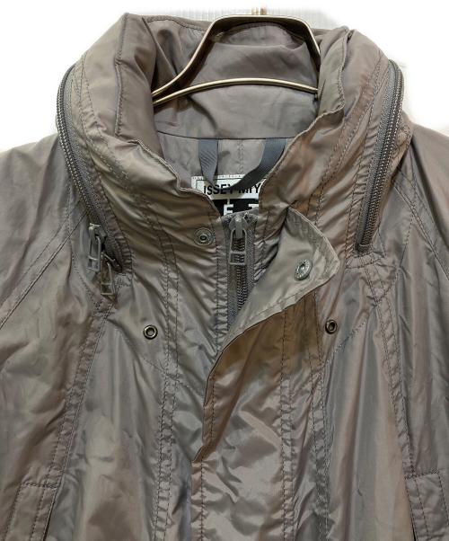 ISSEY MIYAKE FETE（イッセイミヤケフェット）ISSEY MIYAKE FETE (イッセイミヤケフェット) パラシュートロングコート IF74FA506 グレー サイズ:2の古着・服飾アイテム