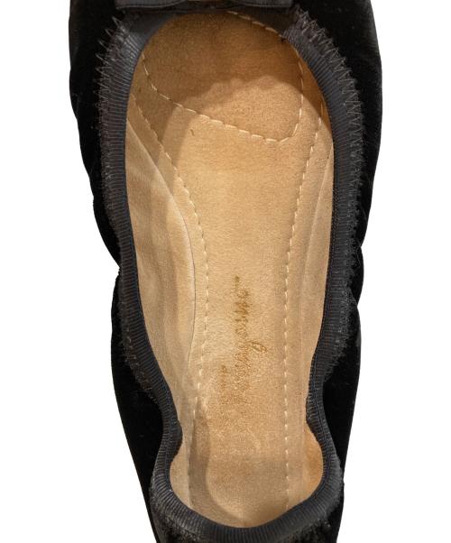 Salvatore Ferragamo（サルヴァトーレ フェラガモ）Salvatore Ferragamo (サルヴァトーレ フェラガモ) ヴァラリボンバレエシューズ ブラック サイズ:6　2/1の古着・服飾アイテム